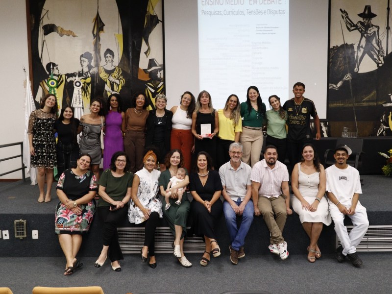 Pesquisadoras da Rede Juvem promovem seminário de lançamento do “Ensino Médio em debate: Pesquisas, Currículos, Tensões e&nbsp;Disputas”.