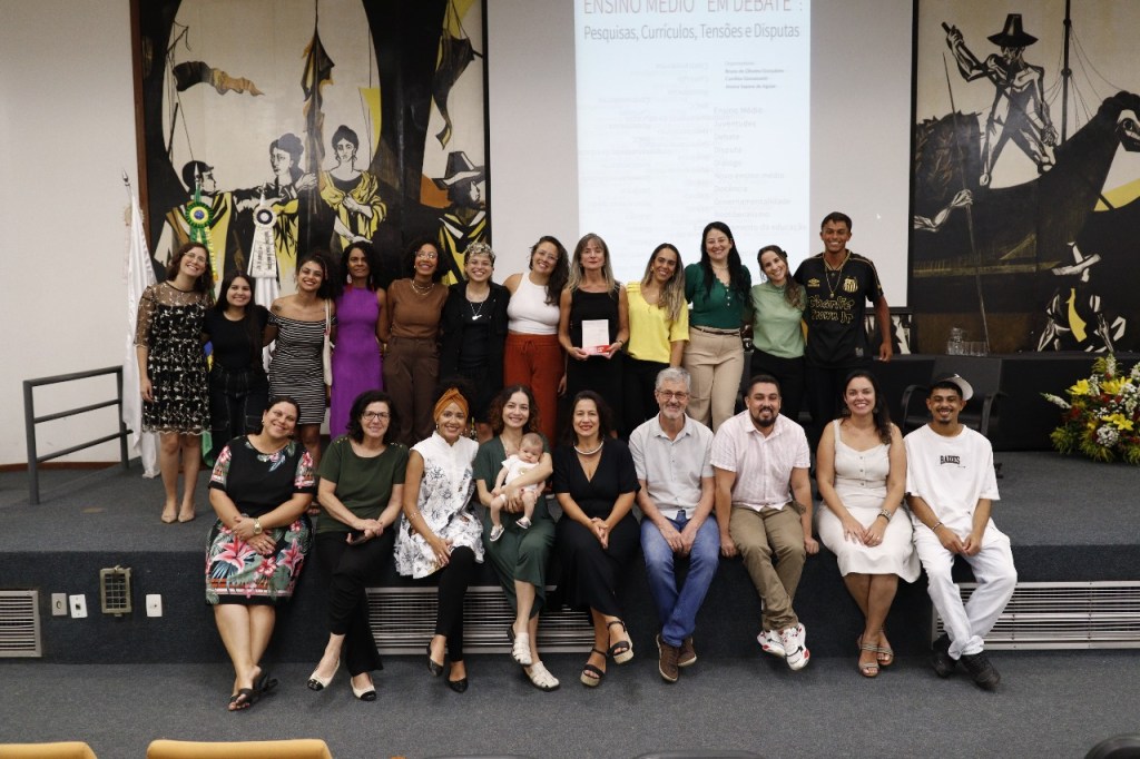 Pesquisadoras da Rede Juvem promovem seminário de lançamento do “Ensino Médio em debate: Pesquisas, Currículos, Tensões e Disputas”.